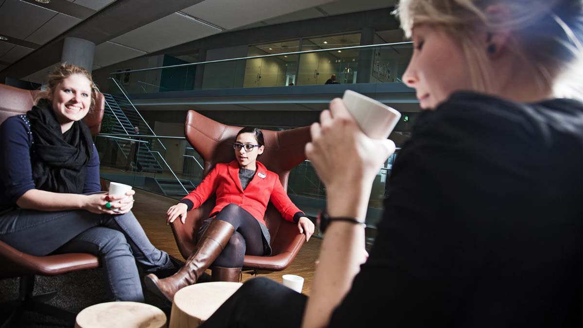 Polkuja Yhteisöön- ja Alkukiri-hankkeet Viittakivi Oy ja Auralan Setlementti